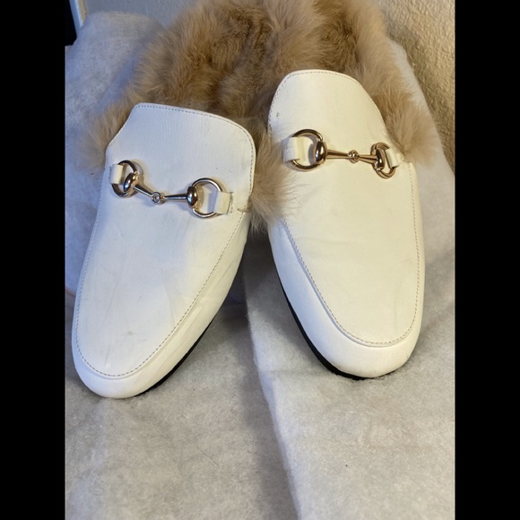 Arzman Other - AZARMAN White Men’s Fuzzy Slippers. Size 10 Gently Loved Condition